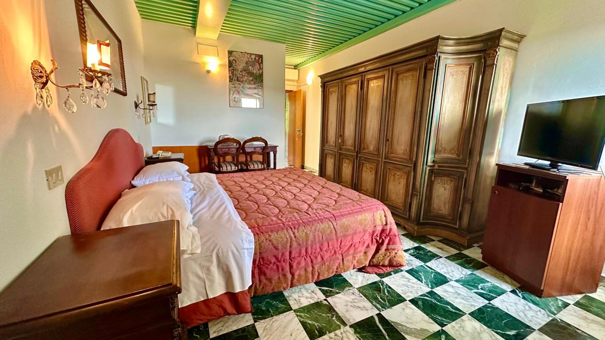 Albergo Hotel Raffaello Urbino Ngoại thất bức ảnh
