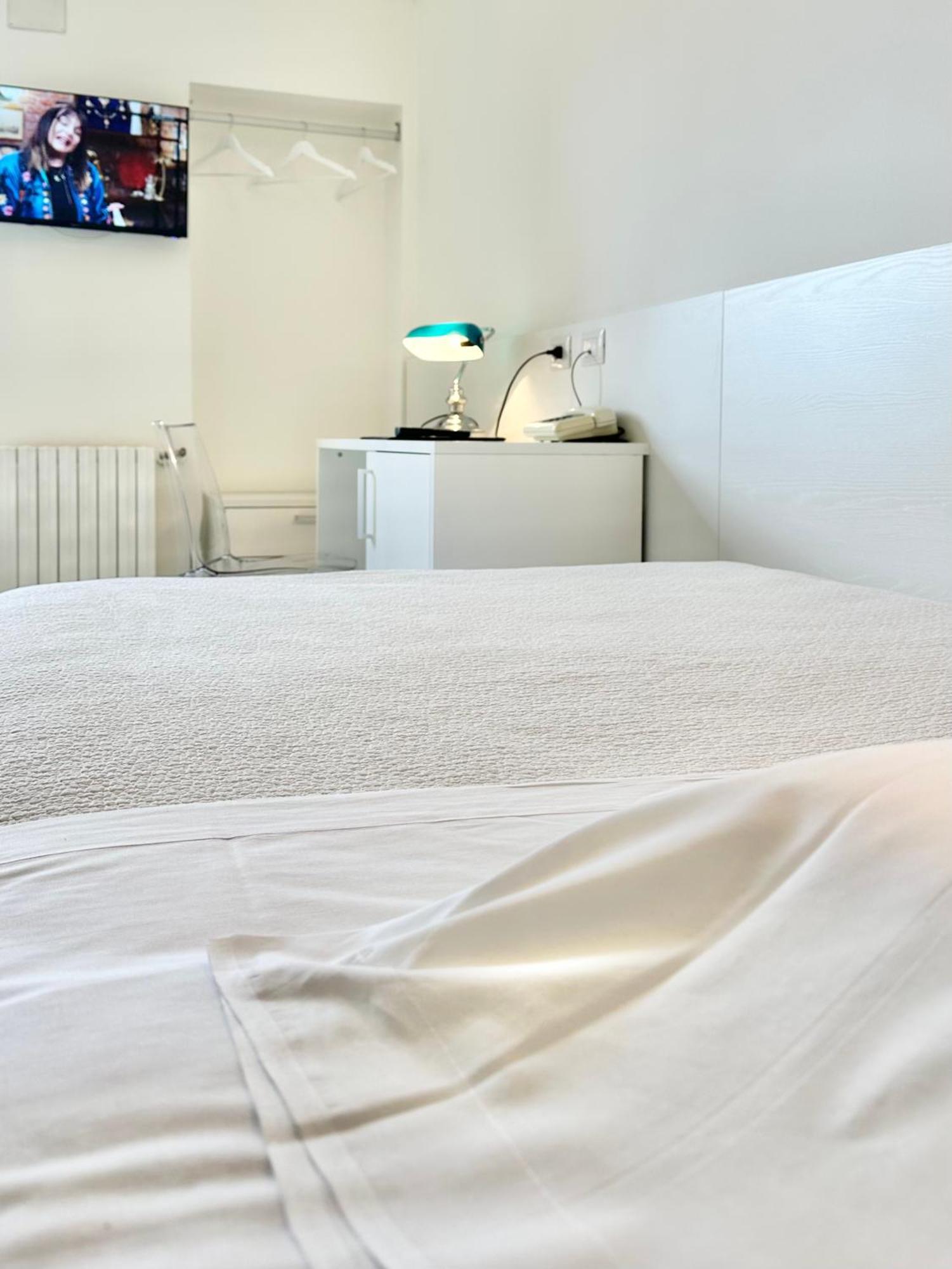 Albergo Hotel Raffaello Urbino Ngoại thất bức ảnh