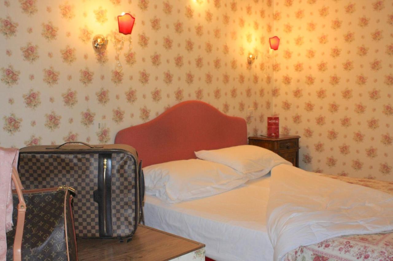 Albergo Hotel Raffaello Urbino Ngoại thất bức ảnh